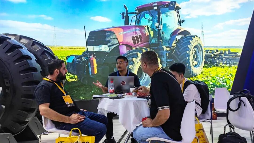 Wanda Tyre team discussing tire solutions with overseas buyers